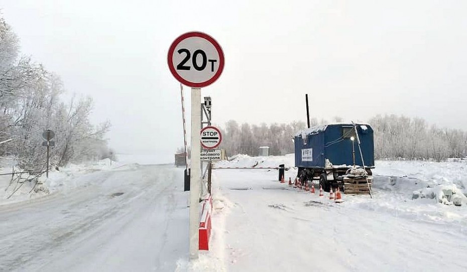 На ледовом автозимнике Хатассы – Павловск повышена грузоподъемность до 20 тонн