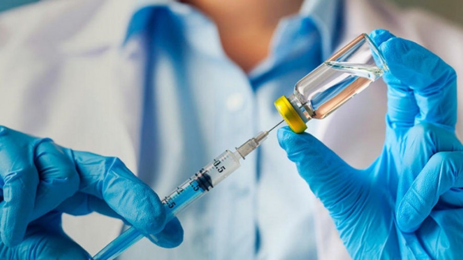 В Якутии медицинские работники начали получать вакцину от коронавируса