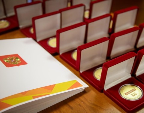 В Якутии волонтёрам вручили награды от имени Президента РФ