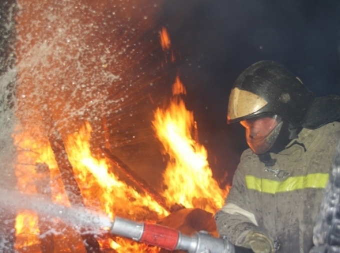 Частный дом и квартира пострадали от огня в Якутске