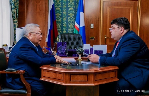 Глава Якутии обсудил с главой Среднеколымского района восстановление подтопленных сел