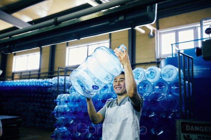 Якутские производители воды расскажут СМИ о проблемах с «Водовозками»