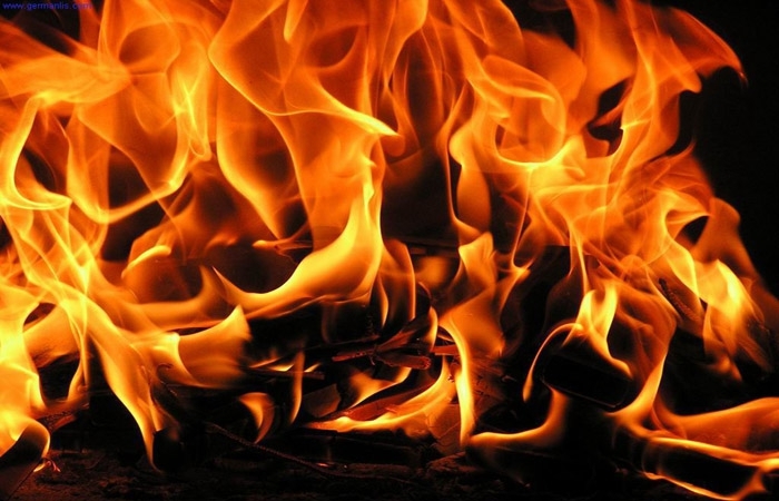Полностью сгорели - баня в селе Хону и жилой дом в Якутске