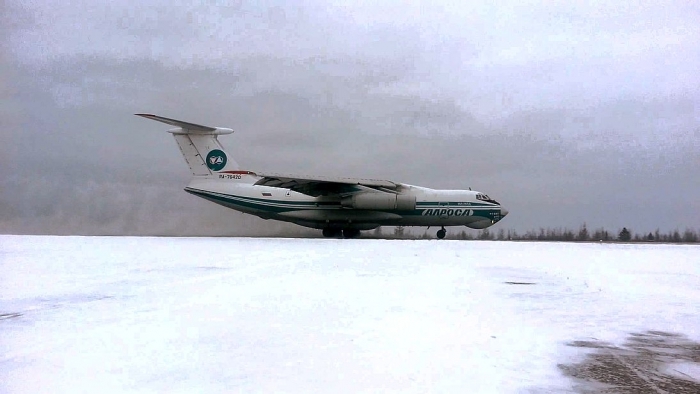 В Мирном из-за неполадки с датчиком оборотов двигателя совершил посадку самолет Ил-76