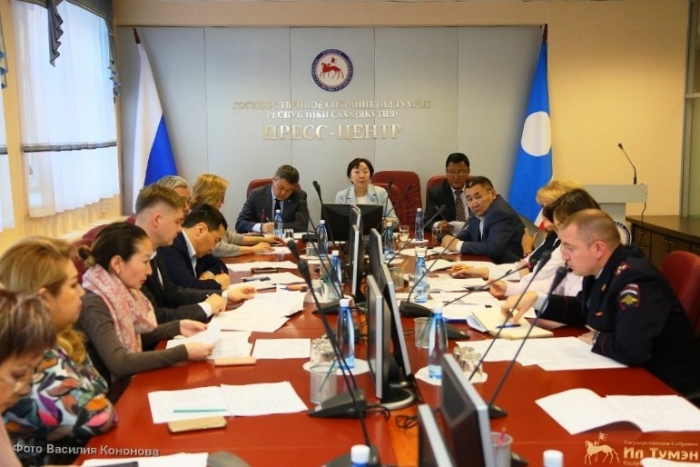 Вопрос внутренней миграции и развития туризма в Якутии обсудили в Ил Тумэн