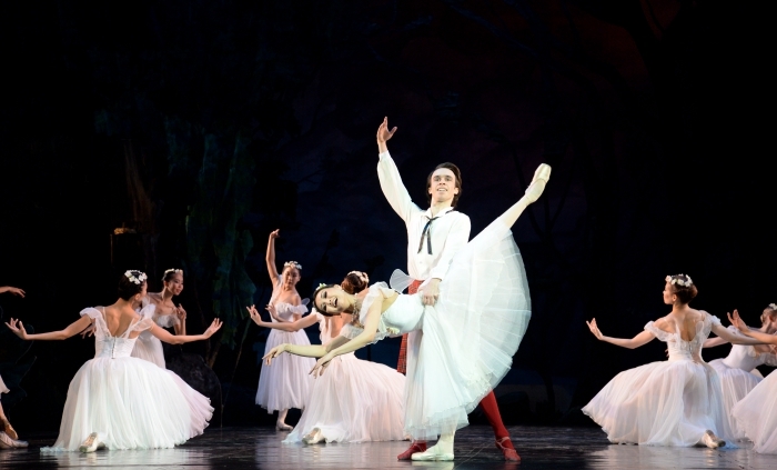 На сцене ГТОиБ одна из последних премьер - балет Сильфида