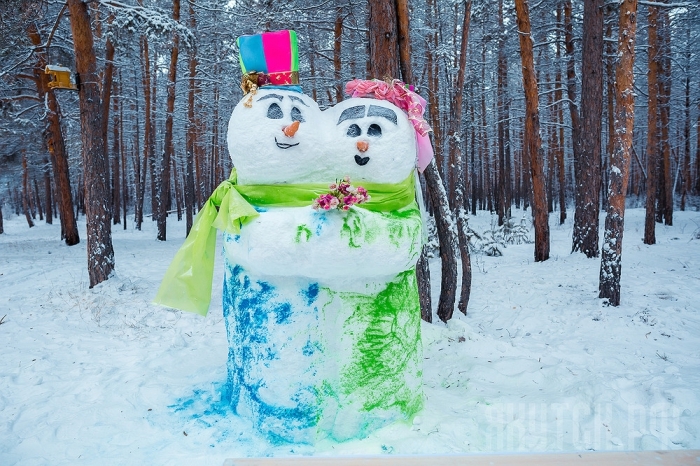 В городском Парке Якутска появились добрые снеговики