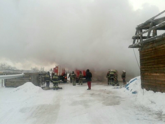 Пожарные спасли в Якутске частную баню и гараж