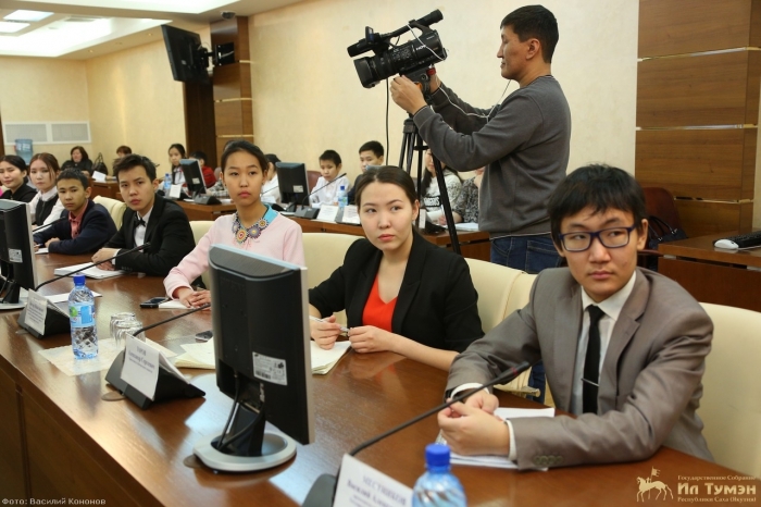 Юные журналисты задали вопросы депутатам Якутии