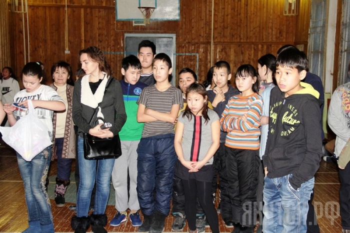 Воспитанники коррекционной школы №4 Якутска получили новогодние подарки