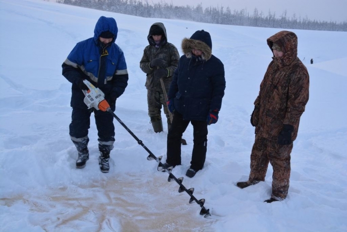 В Якутии ученые решили разгадать секрет свистящего озера Борулаах