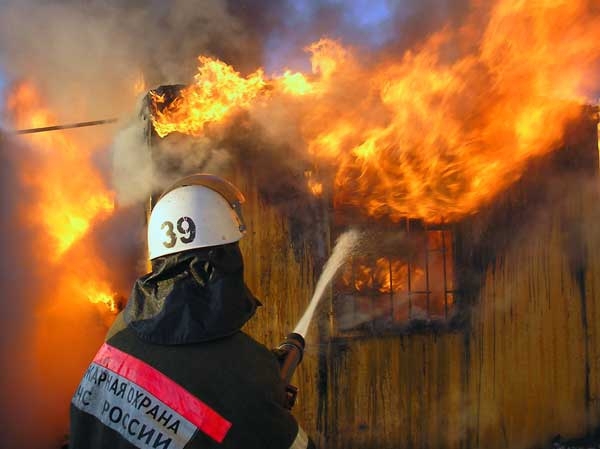 В селе Якокут при пожаре в жилом доме пострадал человек