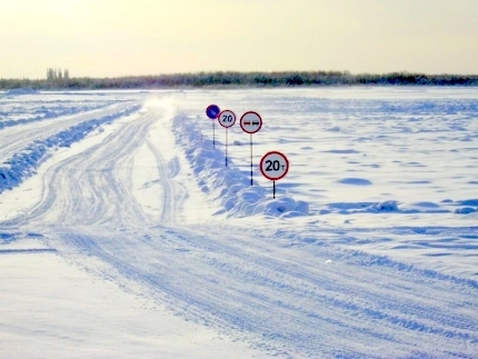 На четырех ледовых переправах Якутии увеличена грузоподъемности
