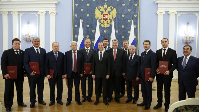 Мирнинский технический колледж получил премию Правительства РФ из рук Дмитрия Медведева