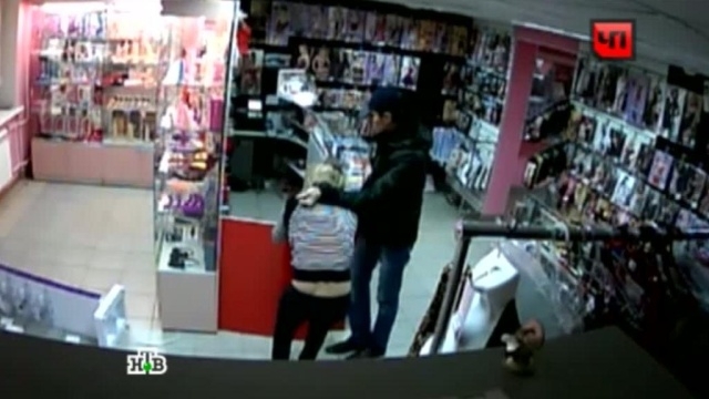 Мужчина попытался изнасиловать продавщицу секс-шопа товарами с её же прилавка