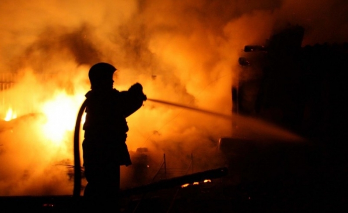 В Якутске и Бетюнцах горели частный дом и гараж