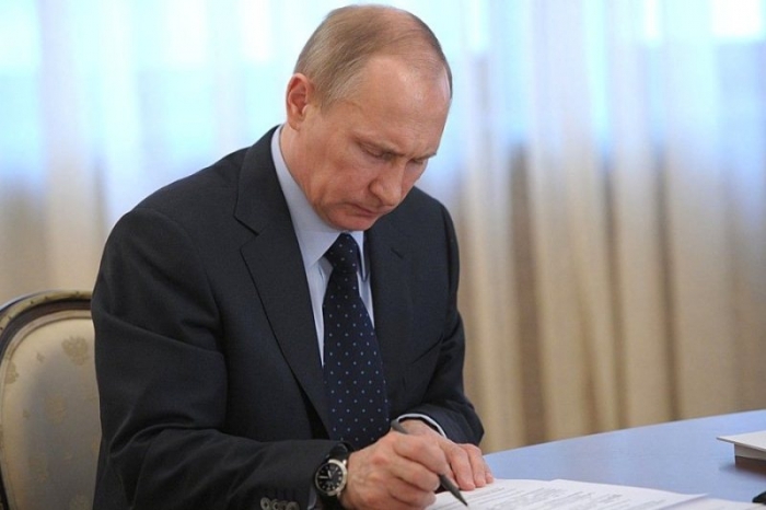 Путин повысил минимальный размер зарплаты до 6204 рублей