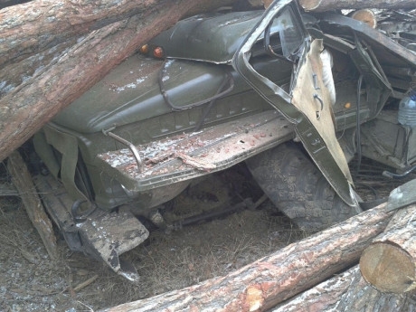 Водителя раздавило бревнами на дороге в Хангаласском районе Якутии