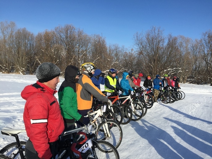 Якутские велосипедисты посоперничают, преодолевая снежные сугробы