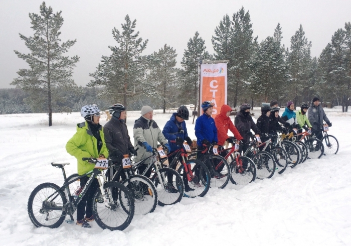 Шипы, педали и снег - в Якутске состоялись зимние велогонки