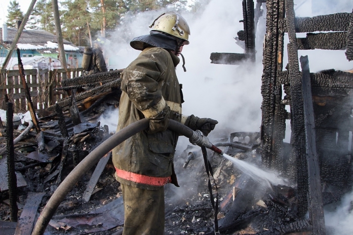 В Якутске и Сунтарах пожарными ликвидированы возгорания в жилых домах