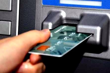 Сотрудники полиции раскрыли кражу банковской карты