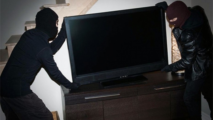 В Якутске два бывших зека украли из квартиры два телевизора