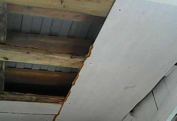 Дождались: в инновационном детском саду в Булунском районе рухнул потолок