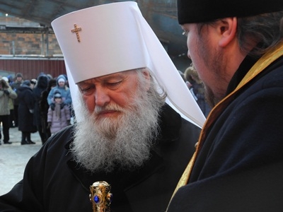 У православного священника украли миллионы рублей, десятки тысяч долларов и тысячи евро