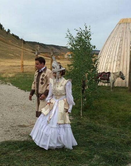 Якутянка Екатерина и «лорд» Эдвар сыграли свадьбу в Орто Дойду