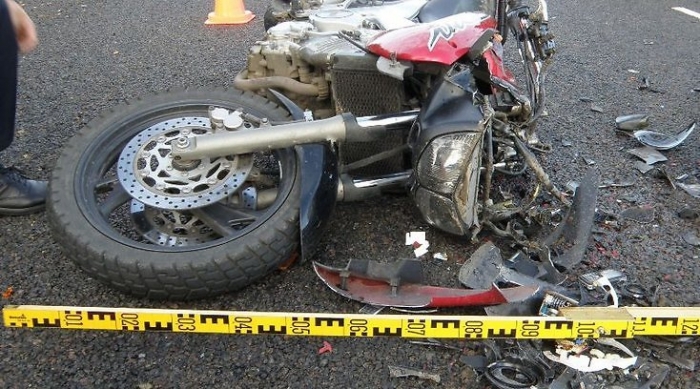 В Якутске мотоциклиста с пассажиром сначала сбила машина, а потом оштрафовали полицейские
