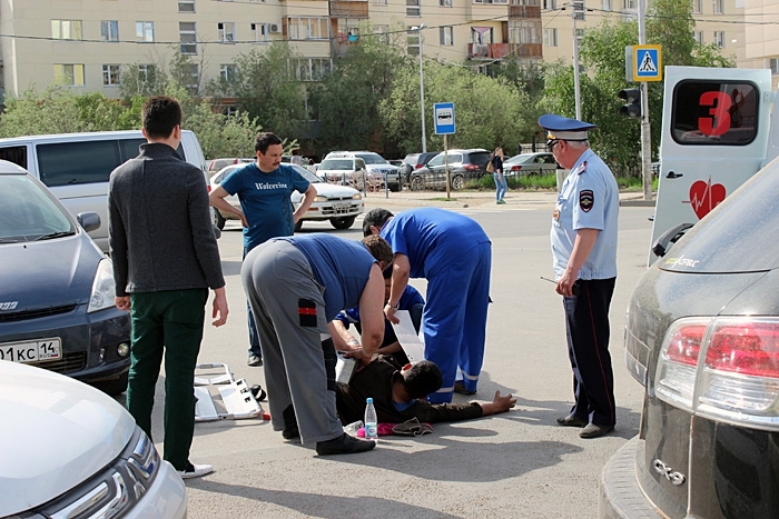 В Якутске мужчину сбили на пешеходном переходе (+видео)
