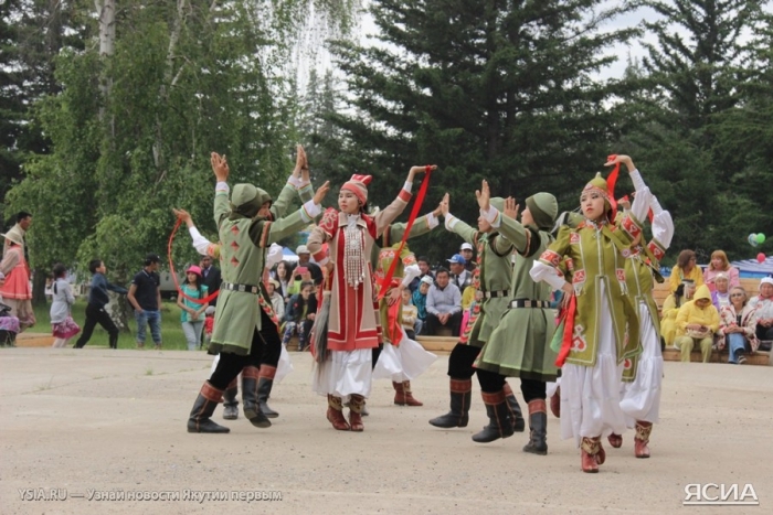 Село Сунтар стало центром фольклорного творчества