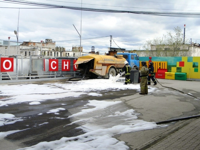 Розлив топлива на автозаправочной станции в Якутске ликвидирован