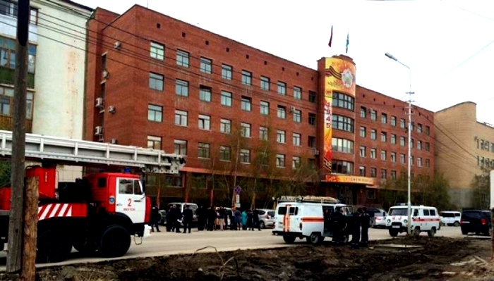 Эвакуация в якутском парламенте: в подозрительном свертке оказались наградные материалы