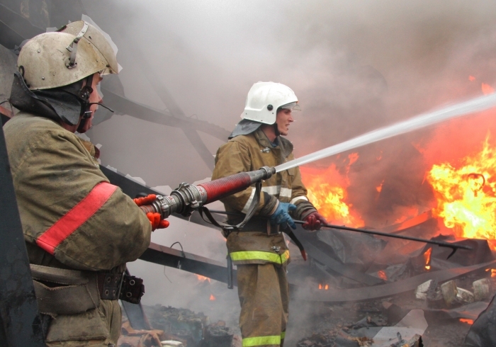 В Якутске на улице Пионерская сгорел дом — есть пострадавшие