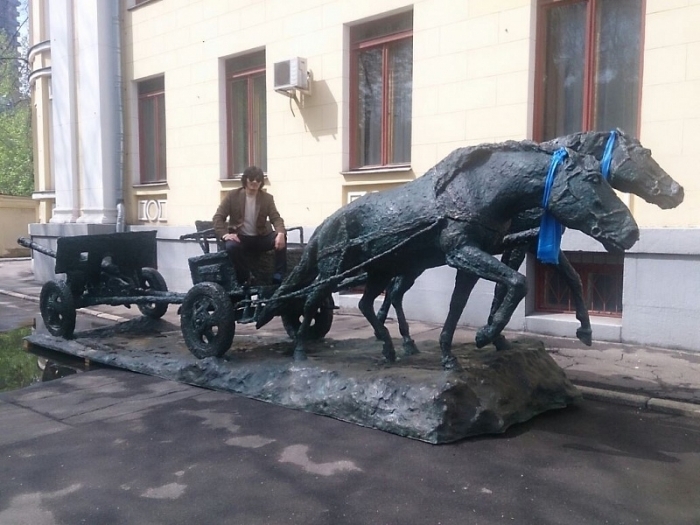 Монгольским лошадям установили памятник в Москве