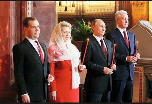 Путин и Медведев обменялись с патриархом Кириллом пасхальными подарками