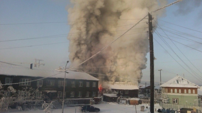 В Якутске сгорела нежилая «деревяшка»