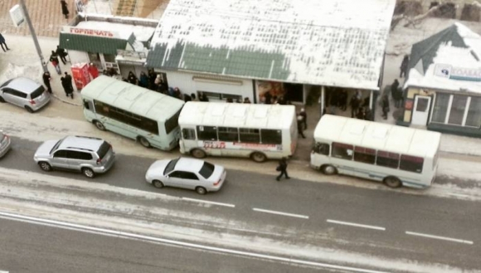 Три автобуса столкнулись в центре Якутска, пострадали восемь человек