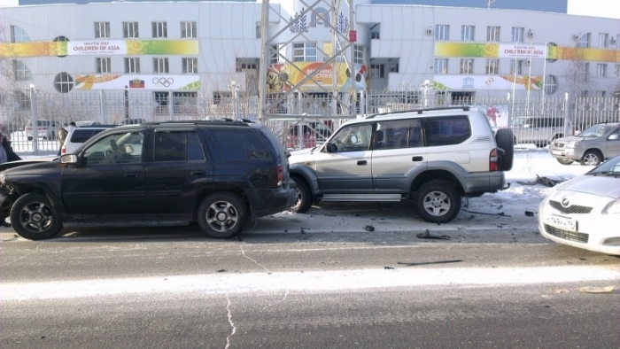 В Якутске столкнулись три машины, трое человек пострадали