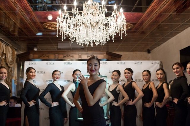 Театр бриллиантовой моды ЭПЛ представил корону Мисс Республика Саха (Якутия) (+фото)