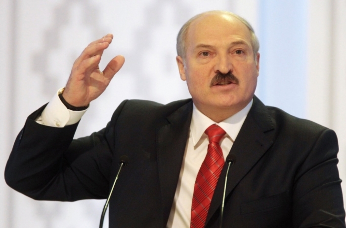 Лукашенко призвал перестать молиться на Россию