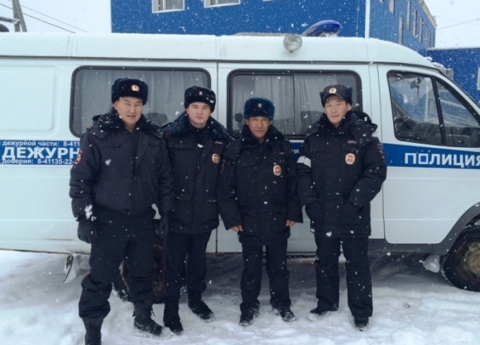 Полицейские вытащили утопающего из ледяной воды