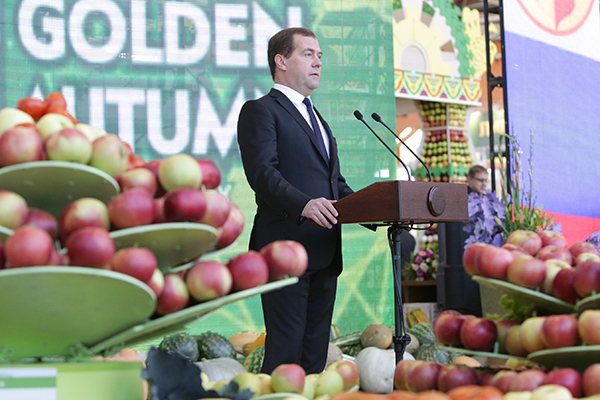 Медведев призвал к борьбе с продовольственной спекуляцией 