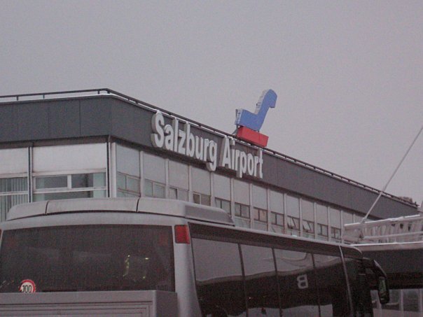 Борт авиакомпании "Якутия" останется в Австрии ещё шесть дней
