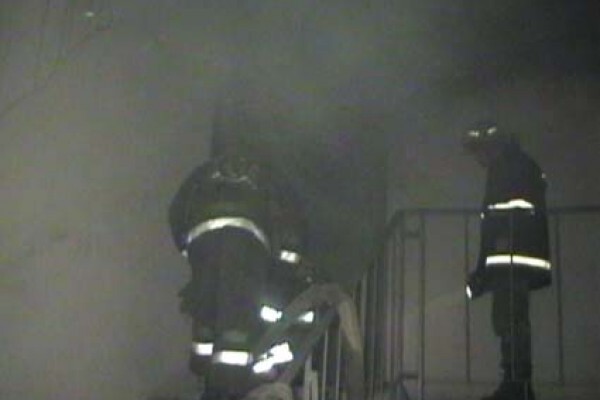 Пожарные спасли дом от огня 