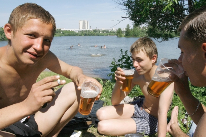 Продажа алкоголя с 21 года - россияне поддержали идею  