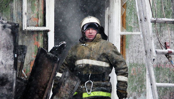 Пожарные спасли от огня жилые дома в Олекминске и Витиме