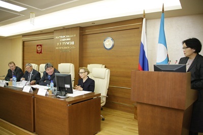 Парламентарии одобрили кандидатуру Евгении Григорьевой на должность министра имущественных и земельных отношений Якутии